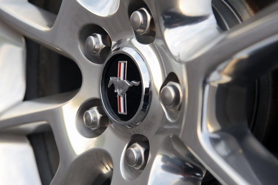  Ford Mustang V6 2011 года  (фото 56 из 93)
